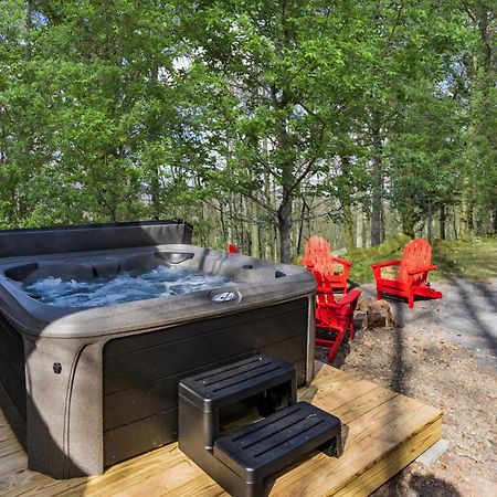 Amazing Views, Hot Tub, Fire Pit, Deck & Fireplace Inwood Екстериор снимка