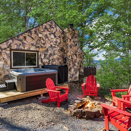 Amazing Views, Hot Tub, Fire Pit, Deck & Fireplace Inwood Екстериор снимка