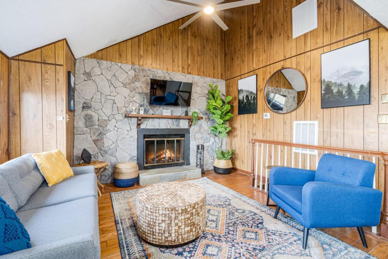 Amazing Views, Hot Tub, Fire Pit, Deck & Fireplace Inwood Екстериор снимка