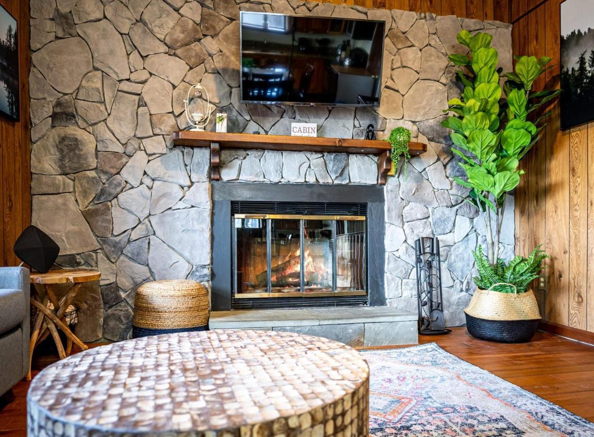 Amazing Views, Hot Tub, Fire Pit, Deck & Fireplace Inwood Екстериор снимка