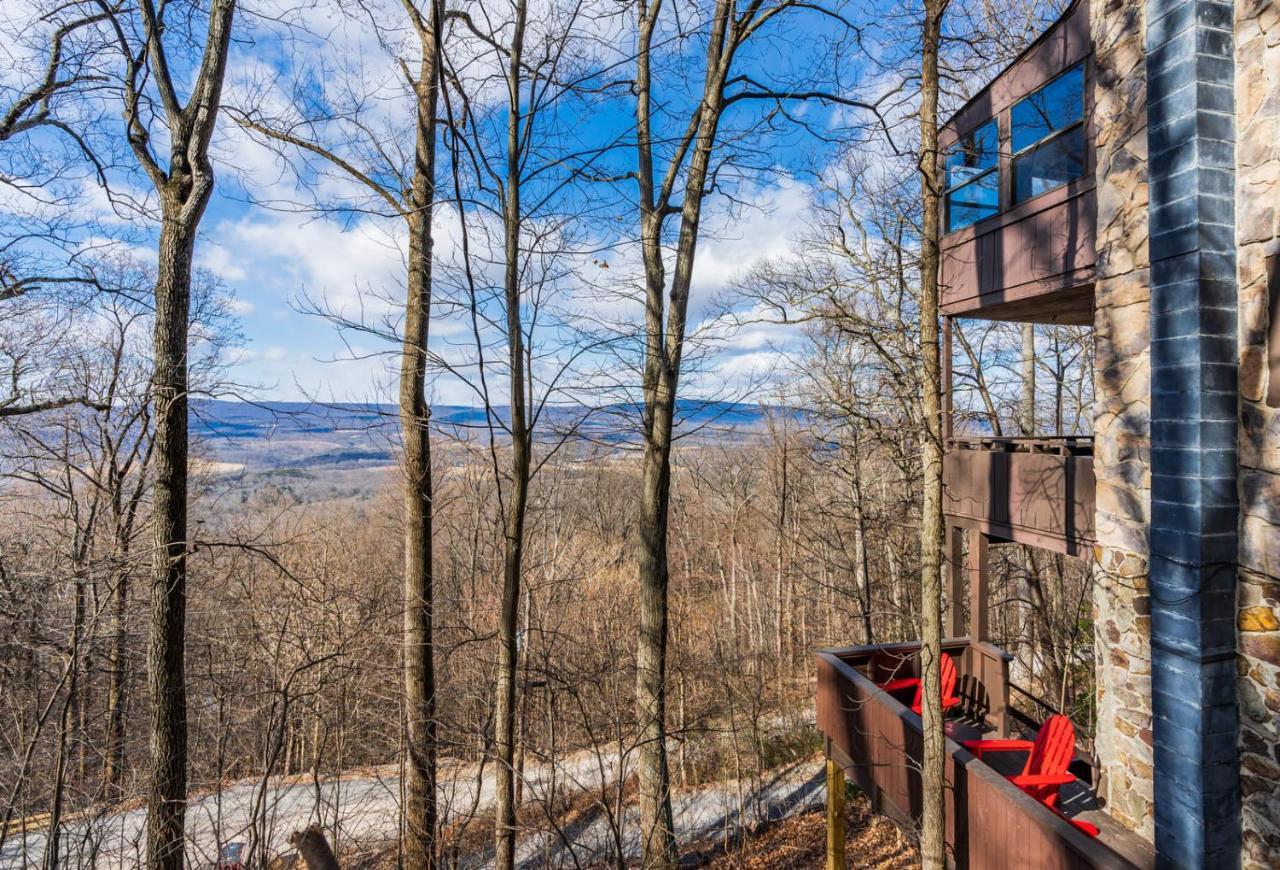 Amazing Views, Hot Tub, Fire Pit, Deck & Fireplace Inwood Екстериор снимка