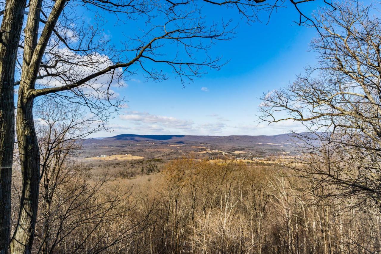 Amazing Views, Hot Tub, Fire Pit, Deck & Fireplace Inwood Екстериор снимка