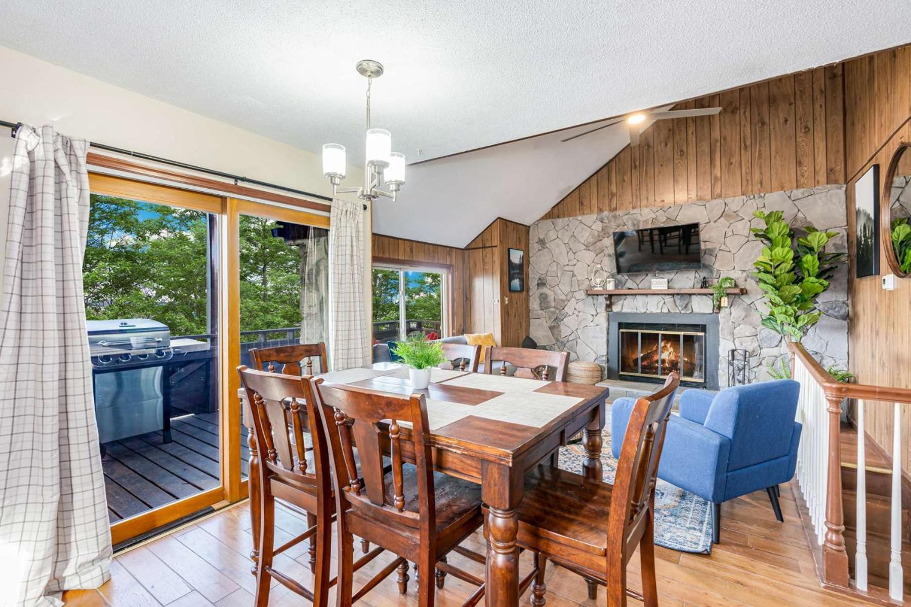 Amazing Views, Hot Tub, Fire Pit, Deck & Fireplace Inwood Екстериор снимка