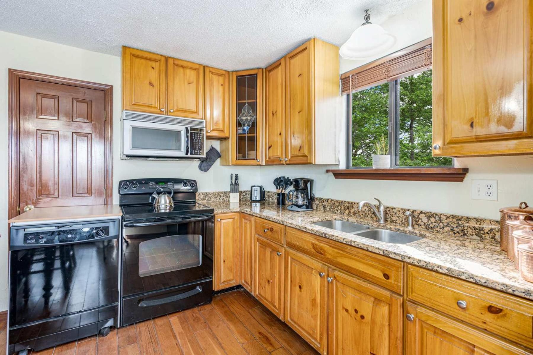 Amazing Views, Hot Tub, Fire Pit, Deck & Fireplace Inwood Екстериор снимка