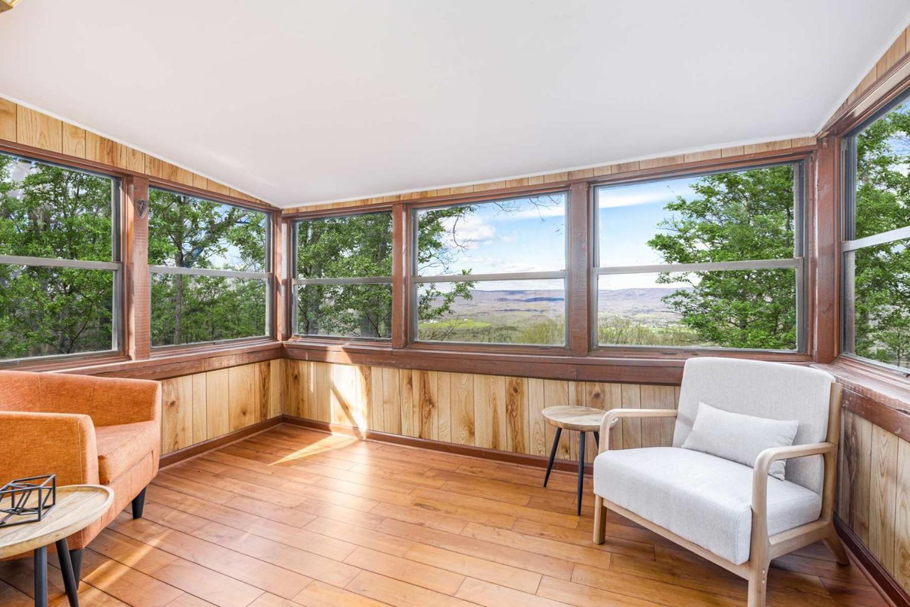 Amazing Views, Hot Tub, Fire Pit, Deck & Fireplace Inwood Екстериор снимка